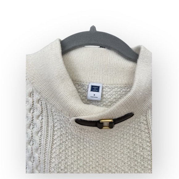 White knit top with metal buckle detail , jane and jack - Picture 3 of 4
